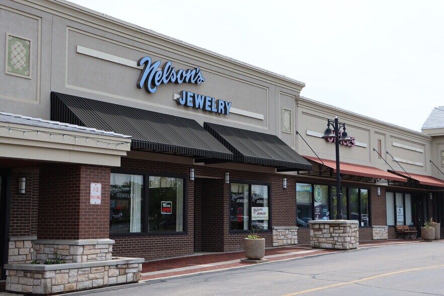 More Photos Of 29 Crystal Lake Plz, Crystal Lake Unknown For Lease