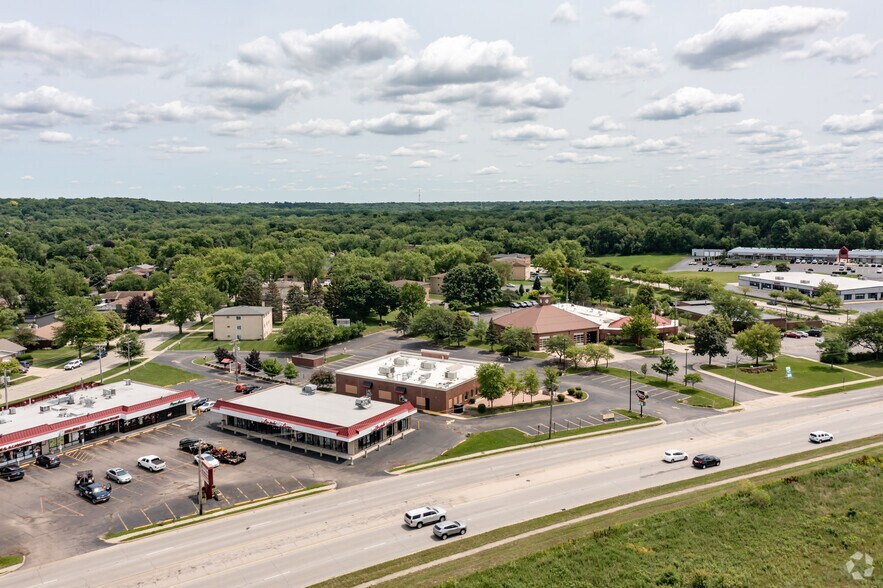 More Photos Of 551 S 8th St, West Dundee Restaurant For Sale