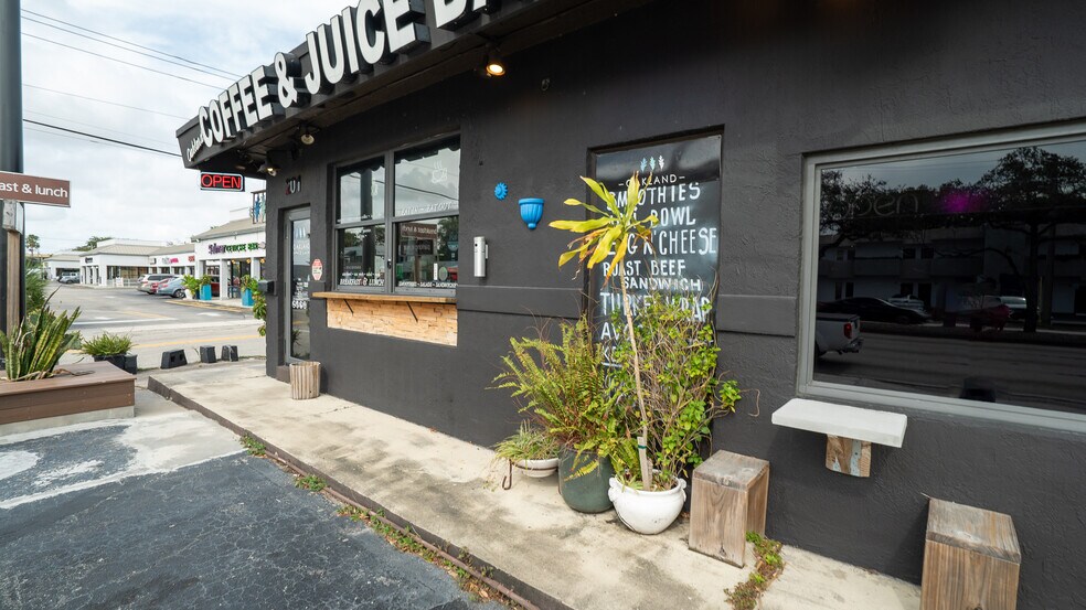 More Photos Of 201-205 NE 31st St, Oakland Park Restaurant For Lease