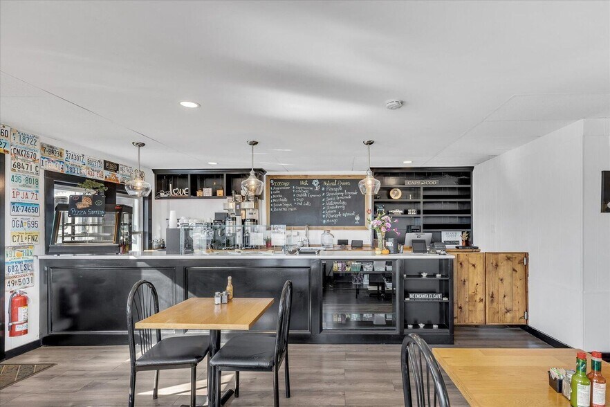 More Photos Of 225 Iyannough Rd, Hyannis Restaurant For Sale