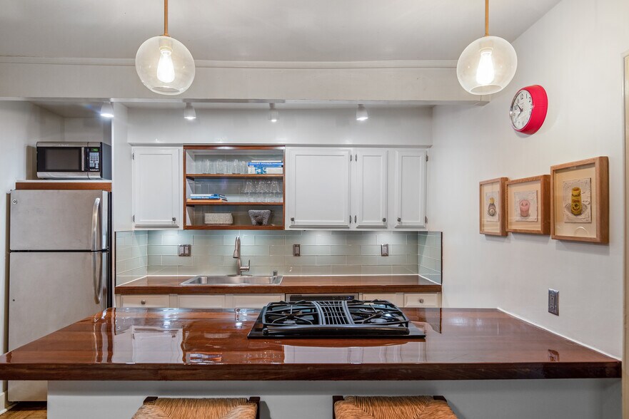 More Photos Of 1117 Abbot Kinney Blvd, Venice Loft Creative Space For Lease