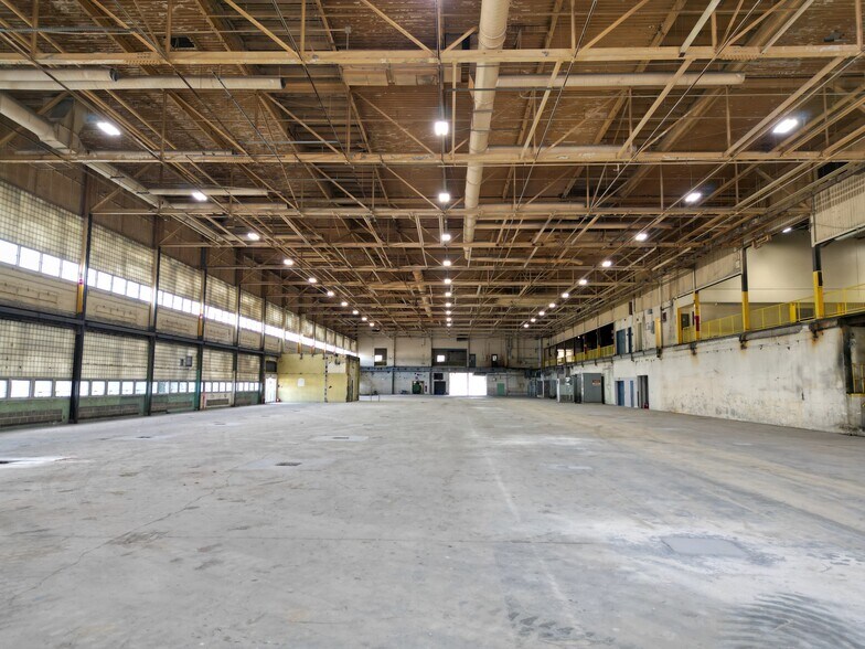 More Photos Of 835 Washington St, Saint Marys Manufacturing For Lease