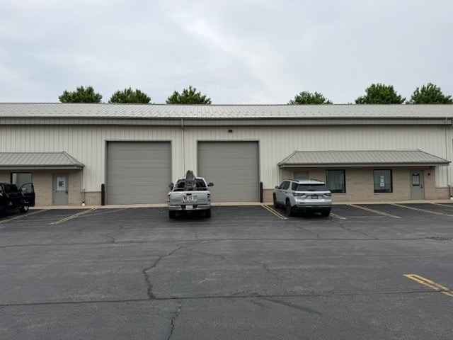 Primary Photo Of 906 Geneva St, Shorewood Warehouse For Lease