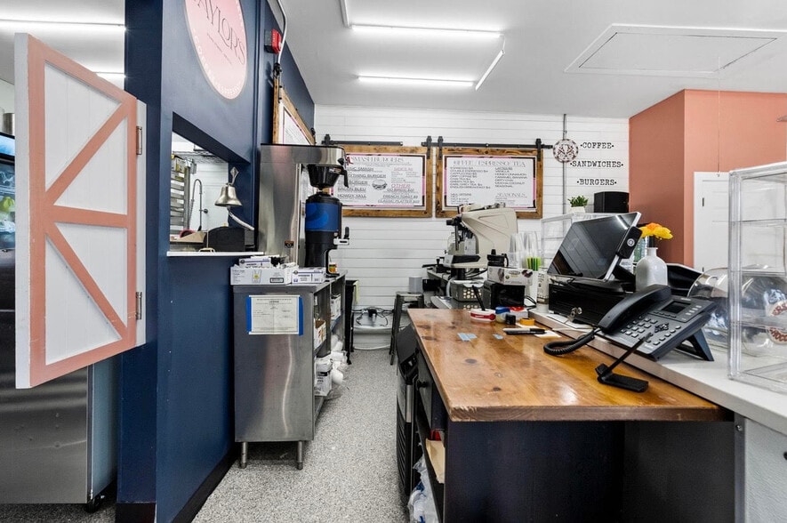 More Photos Of 2 Pond St, Bristol Storefront For Sale