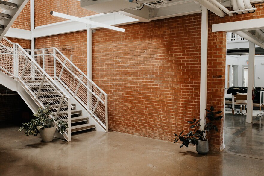 More Photos Of 1214 N Hudson Ave, Oklahoma City Loft Creative Space For Lease