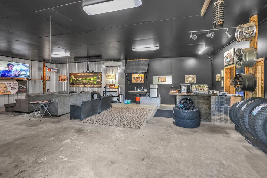 More Photos Of 101 Caney Pl, Glenwood Auto Repair For Sale