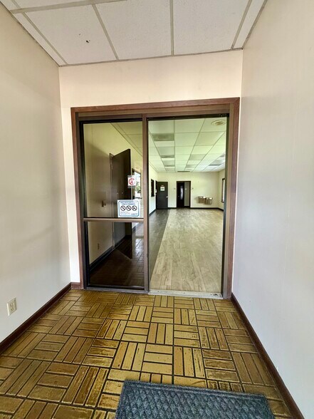 More Photos Of 906 Sixth Ave, Picayune Office For Sale