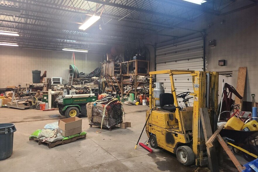 More Photos Of 410 E Dowland St, Ludington Flex For Lease