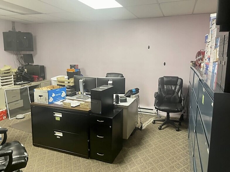 More Photos Of 1516 S Lincoln Ave, Salem Freestanding For Sale