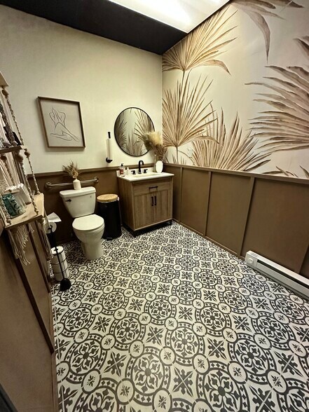 More Photos Of 170 Flanders Rd, Niantic Storefront For Lease