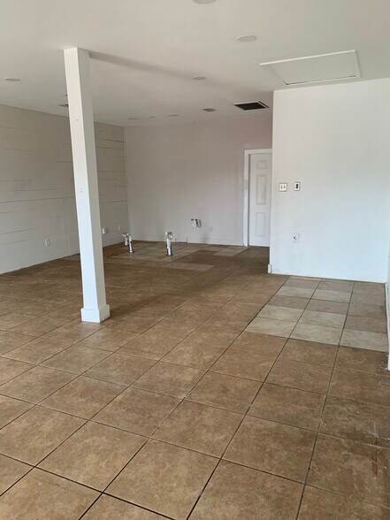 More Photos Of 5637 Burton ln, Corpus Christi Storefront Retail Office For Lease