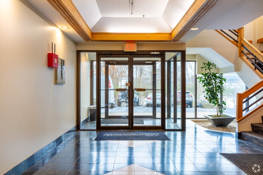 More Photos Of 13610 Barrett Office Dr, Ballwin Office For Lease