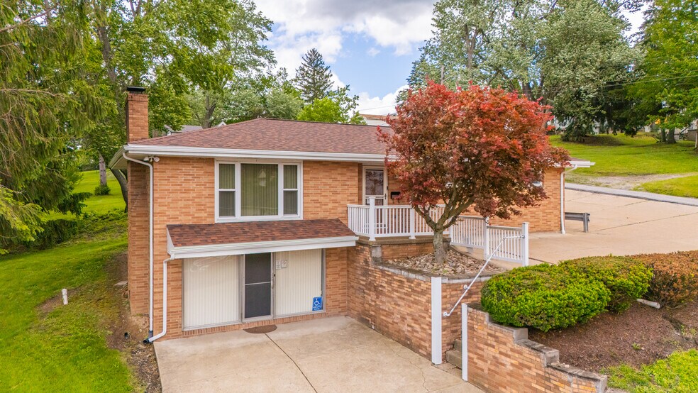 Primary Photo Of 99 N Sugar St, Saint Clairsville Flex For Sale