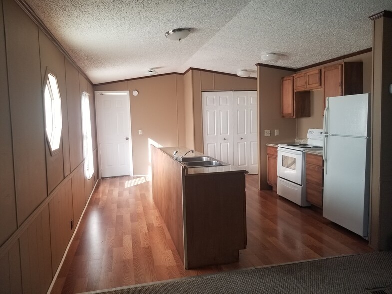 More Photos Of 1-16 Ez Ln, Manchester Manufactured Housing Mobile Home Park For Sale