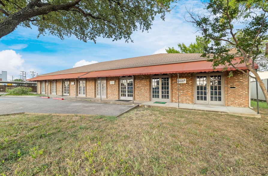 More Photos Of 1619 W Irving Blvd, Irving Loft Creative Space For Lease