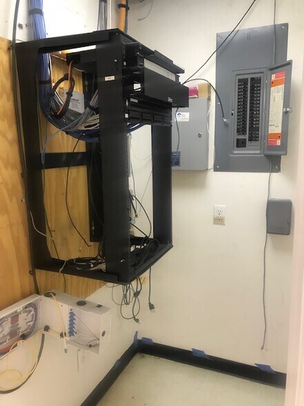 More Photos Of 2709 Walkup Ave, Monroe Warehouse For Lease