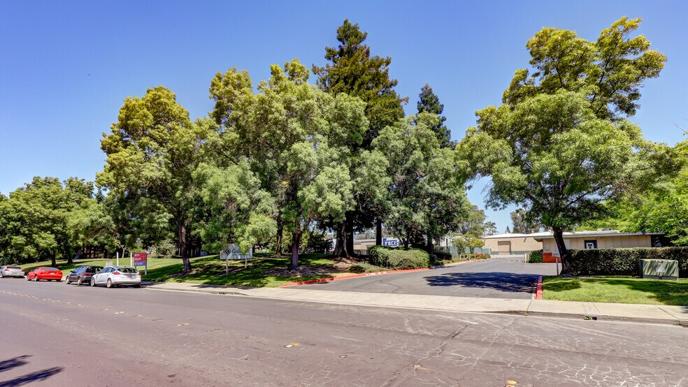 More Photos Of 210 Classic Ct, Rohnert Park Warehouse For Lease