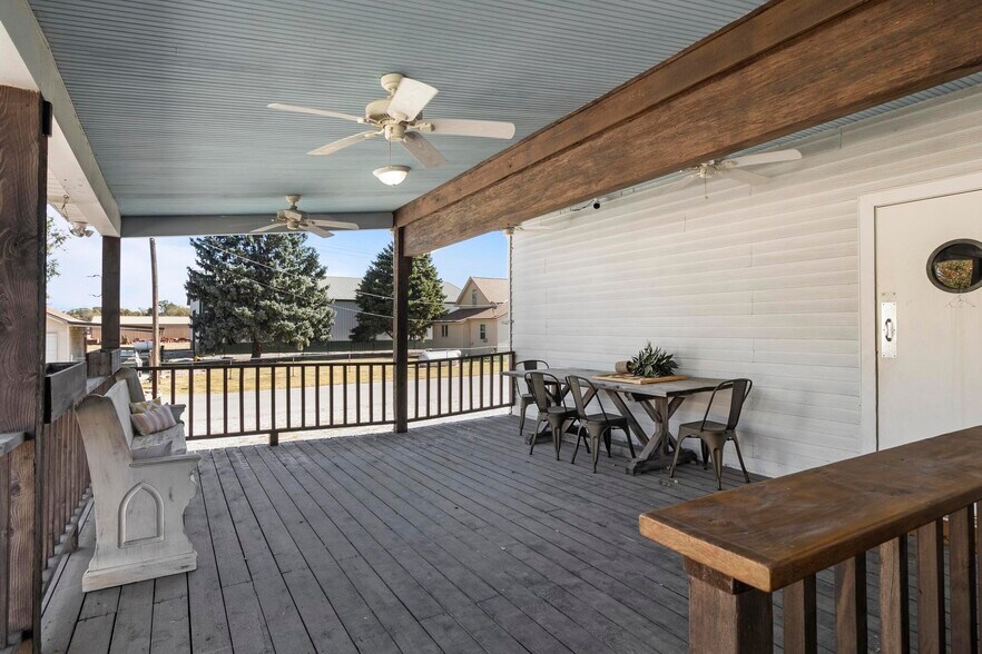 More Photos Of 109 E B St, Cedar Creek Freestanding For Sale