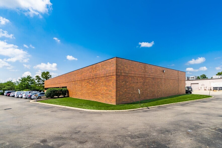 More Photos Of 600 Lakeview Plaza Blvd, Worthington Office For Sale