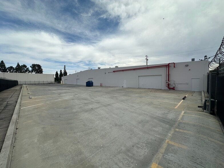 More Photos Of 13821 Marquardt Ave, Santa Fe Springs Manufacturing For Lease