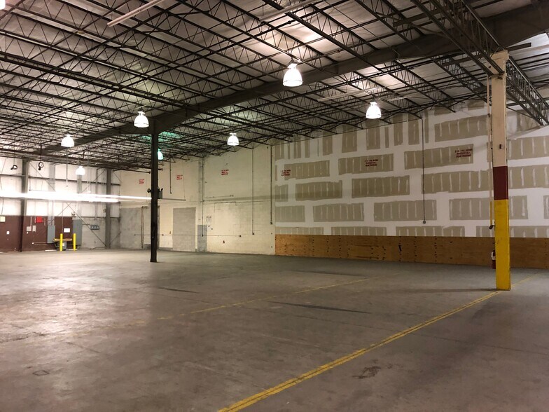 More Photos Of 1500 Independence Blvd, Sarasota Warehouse For Lease