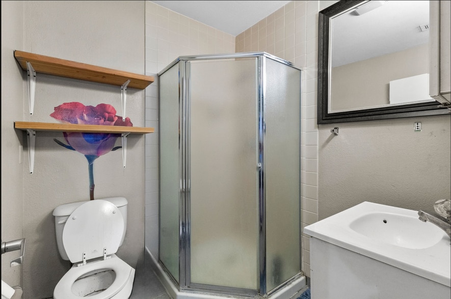 More Photos Of 1119-1123 Merriam Ln, Kansas City Office For Sale