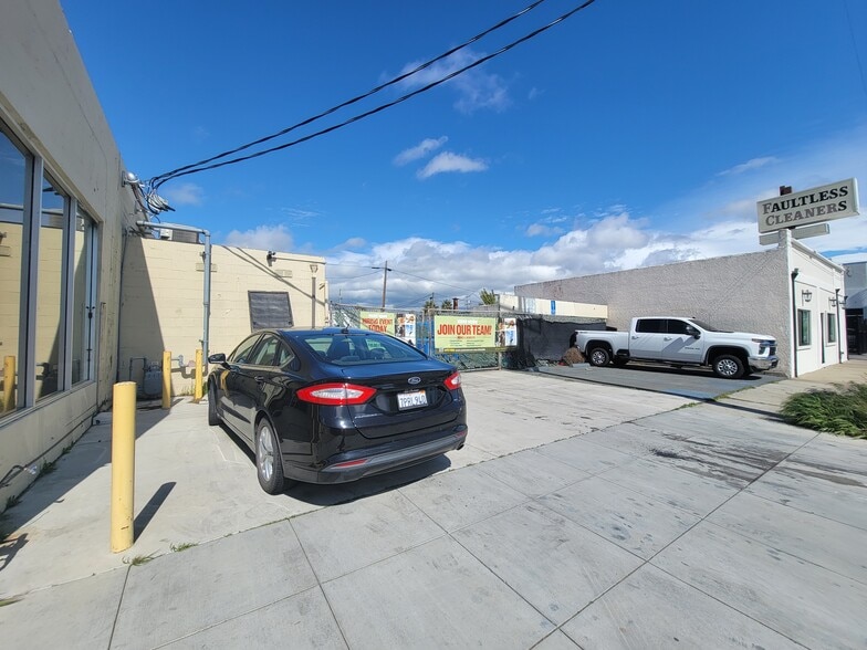 More Photos Of 415 E 10th St, Pittsburg Warehouse For Sale