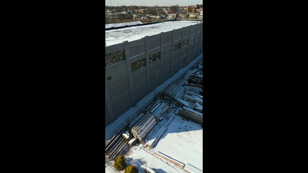 More Photos Of 39 Meade St, Trenton Distribution For Sale