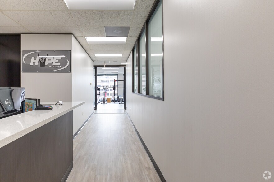 More Photos Of 701 N Post Oak Rd, Houston Office For Sale