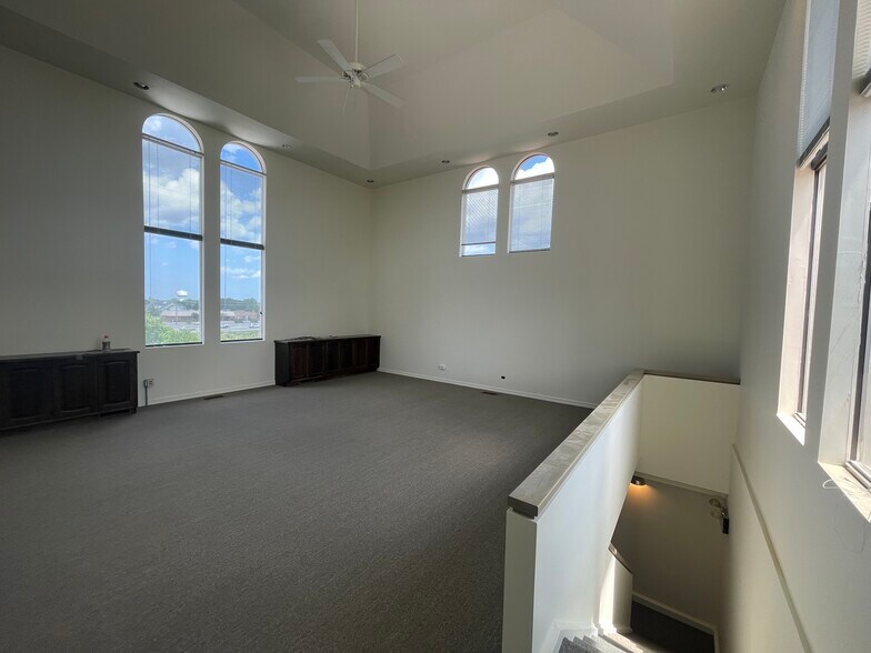 More Photos Of 1999 W 75th St, Woodridge Medical For Lease