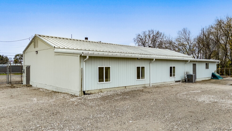 More Photos Of 22840 Canal Rd, Circleville Warehouse For Sale