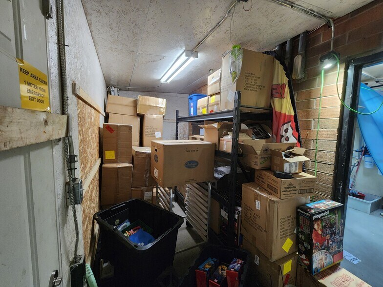 More Photos Of 208 Railway Ave E, Drumheller Convenience Store For Sale