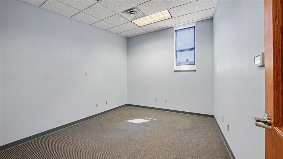 More Photos Of 102 Walnut St, Winona Office Residential For Sale