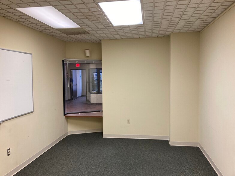 More Photos Of 323 W Superior St, Duluth Storefront Retail Office For Sale
