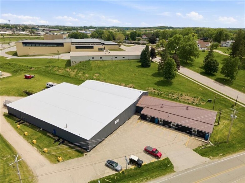More Photos Of 301 Old Dubuque Rd, Anamosa Warehouse For Sale