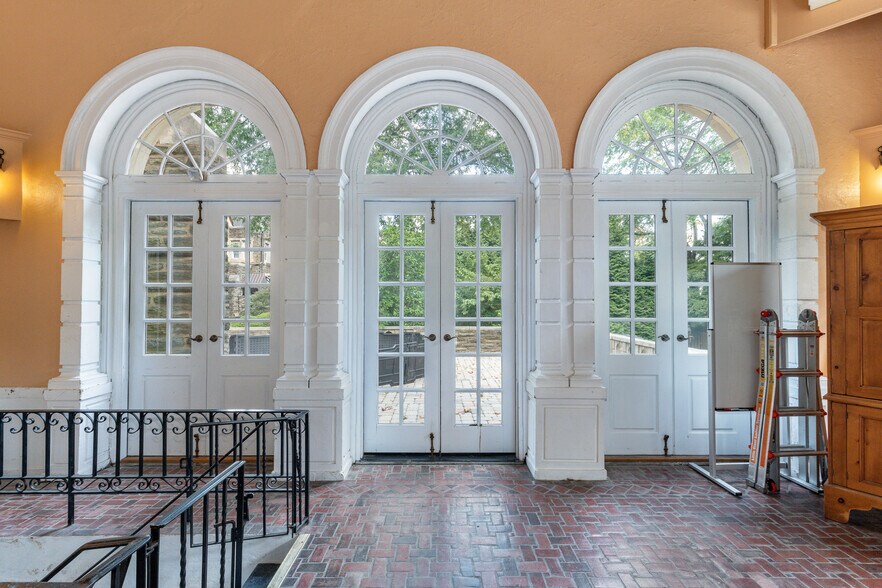 More Photos Of 190 Camp Hill Rd, Fort Washington Religious Facility For Lease