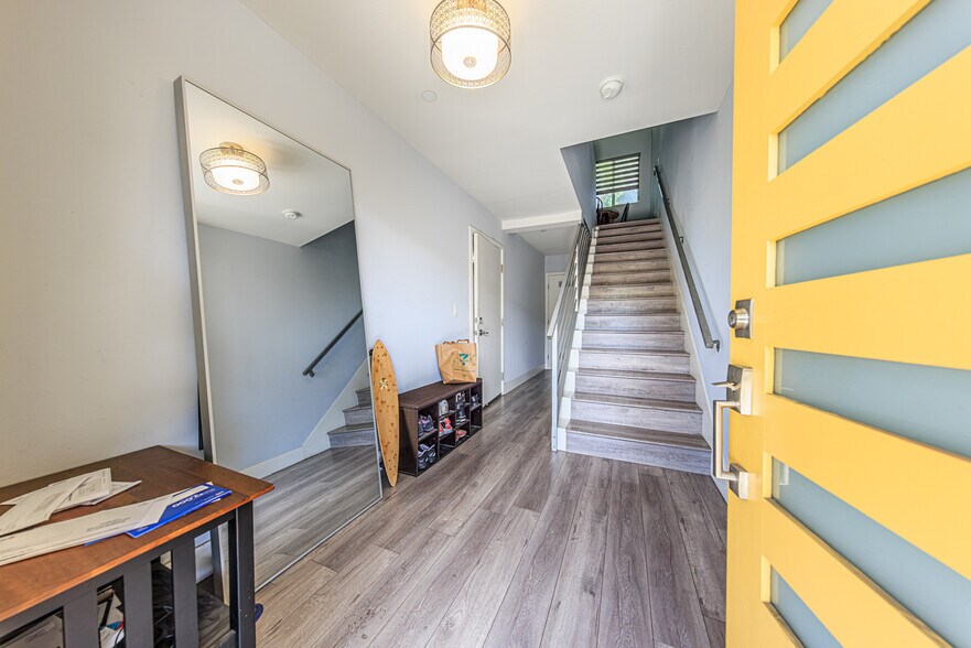 More Photos Of 5743 Case Ave, North Hollywood Apartments For Sale