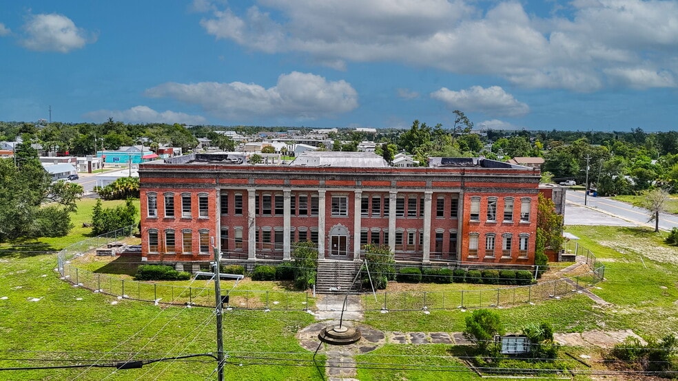 More Photos Of 101 E 7th St, Panama City Schools For Sale