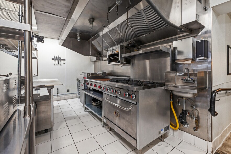 More Photos Of 701-721 8th Ave, San Diego Apartments For Lease