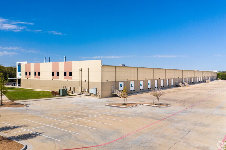 More Photos Of 1200 Bmc Dr, Cedar Park Distribution For Lease