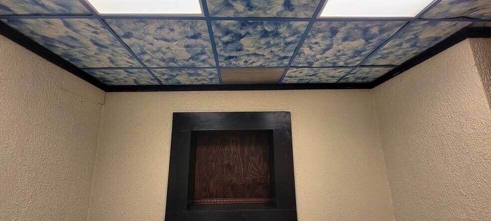 More Photos Of 325 N Main St, Liberty Flex For Lease