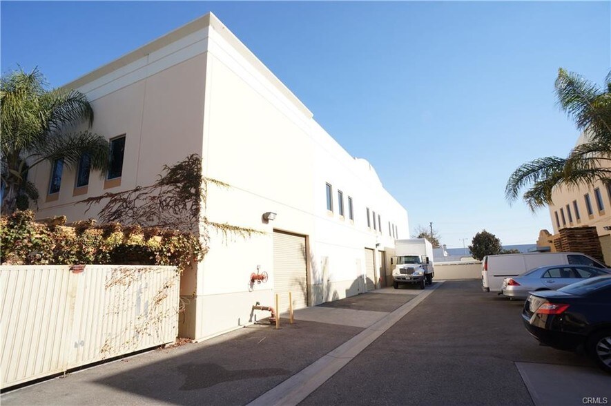 More Photos Of 1450-1458 W Holt Ave, Pomona Light Distribution For Lease