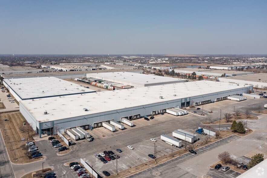 More Photos Of 888 Carol Ct, Carol Stream Distribution For Lease