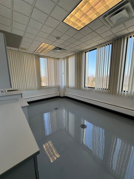 More Photos Of 121 S Wilke Rd, Arlington Heights Medical For Lease