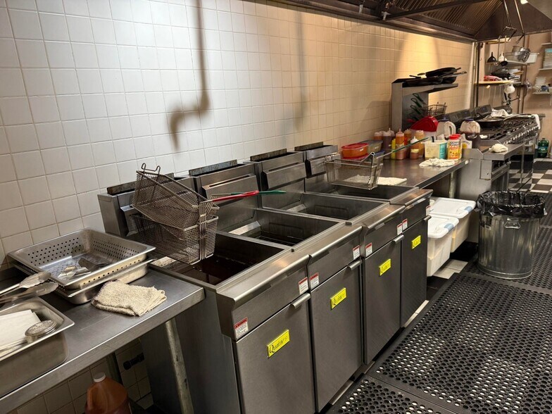 More Photos Of 6247 Kennedy Ave, Hammond Restaurant For Sale