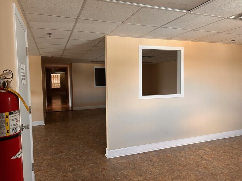 More Photos Of 1030 Campbell St, Thomasville Warehouse For Lease