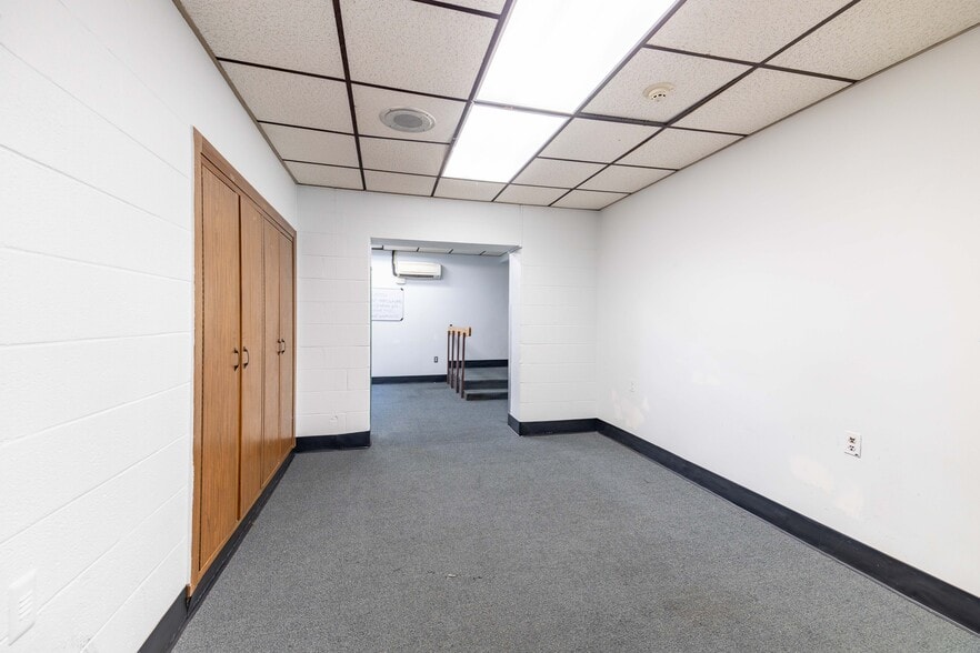 More Photos Of 6902 Chicago Rd, Warren Schools For Sale