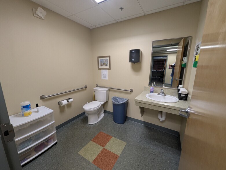 More Photos Of 1565 Main St, Tewksbury Medical For Sale