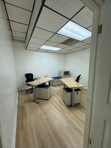 More Photos Of 1511 Seminola Blvd, Casselberry Warehouse For Lease