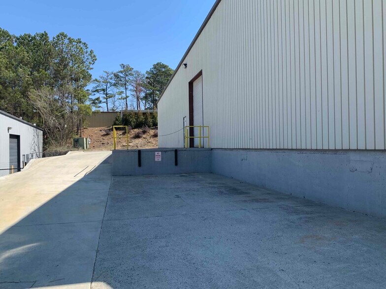 More Photos Of 3046 Matlock Dr NW, Kennesaw Warehouse For Lease